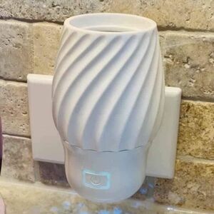 NEW Scentsy Swivel Wall Fan Diffuser with Light